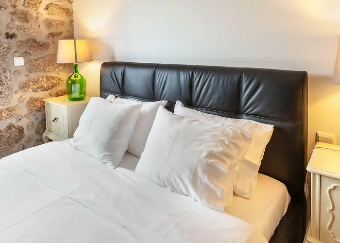 Eido Do Carvalhoso - Em בית כפרי